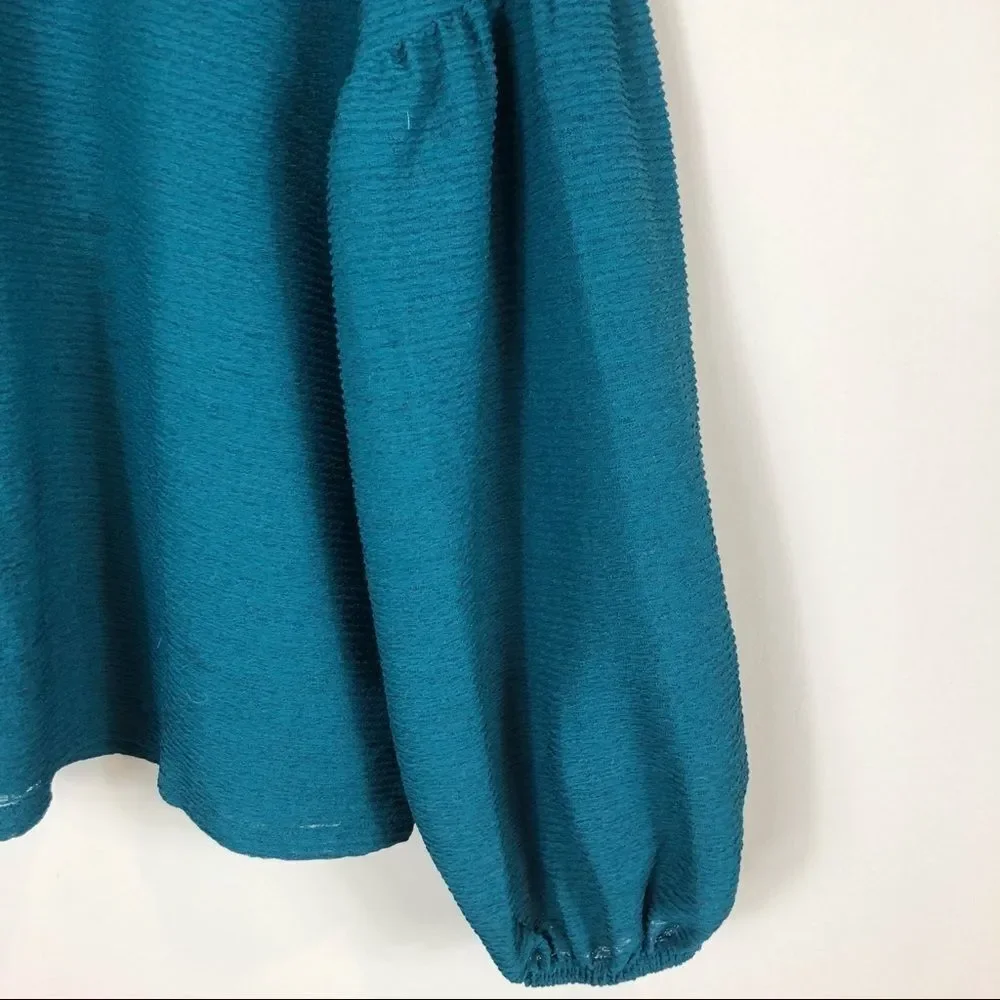 H&M Green Cropped Blouse